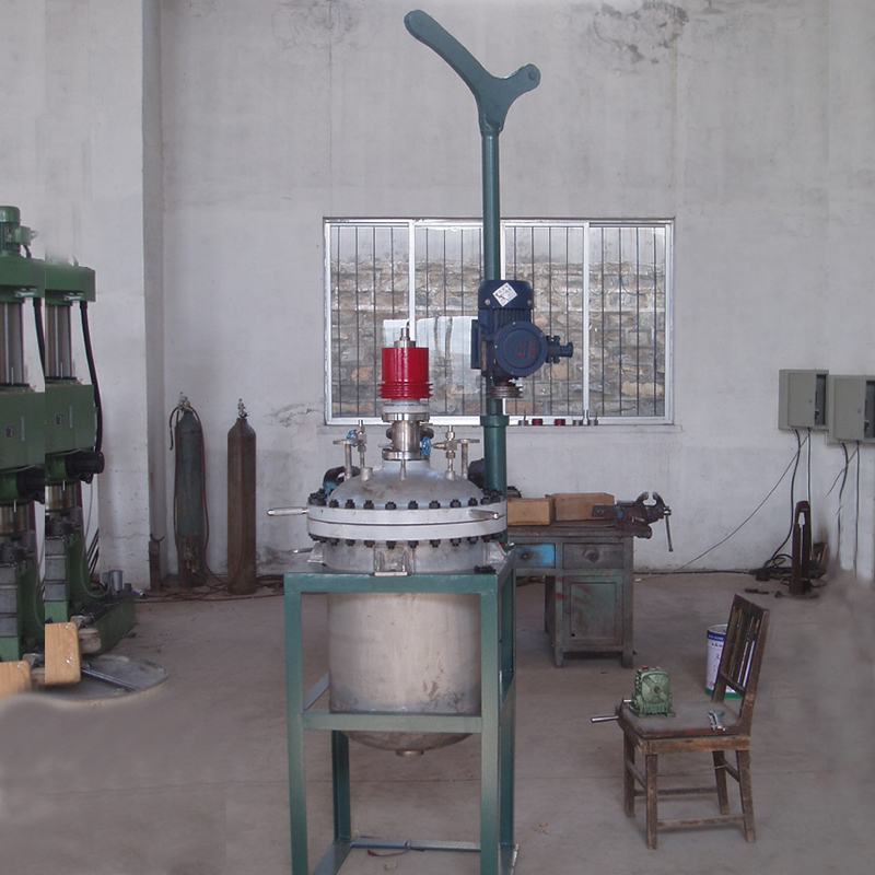 Trial&nbsp;autoclave&nbsp;with&nbsp;lifting&nbsp;lid&nbsp;device